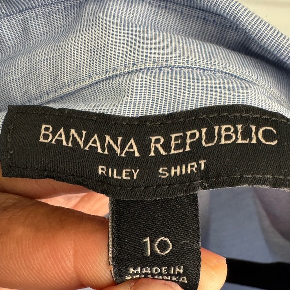 Banana Republic Women’s Button Up Button Down Shirt w/ accordion ruffle wrist - Picture 4 of 6